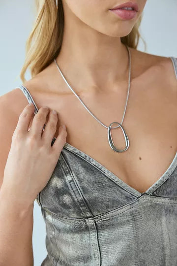 Suki Oblong Pendant Chain Necklace